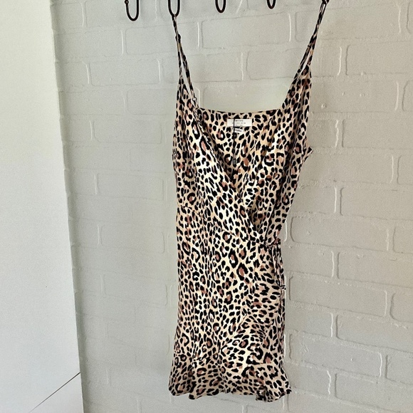 NWOT Bershka Printed Flowy Mini Dress Wrap Leopard Ruffle Size S - Picture 13 of 16